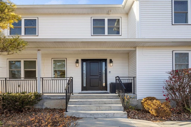 entrance to property featuring a porch