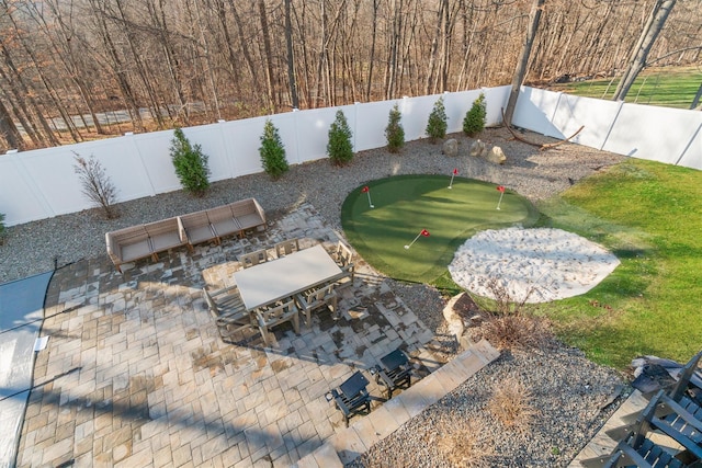 view of yard featuring a patio area