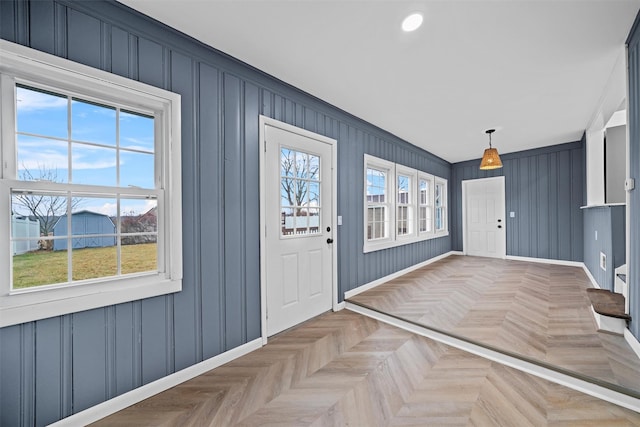 foyer featuring baseboards