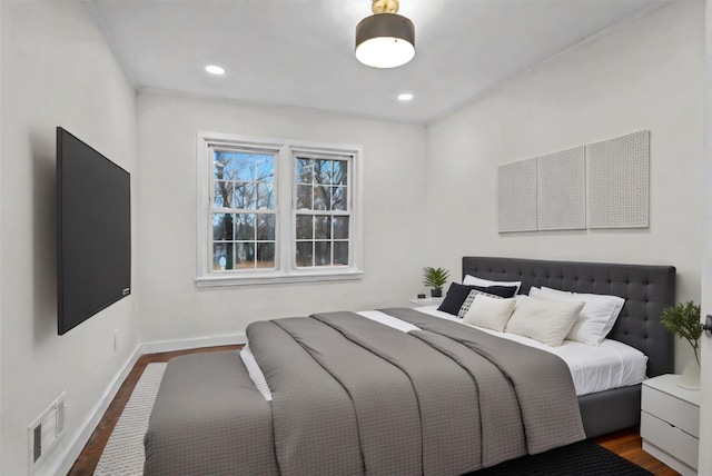 bedroom with visible vents, baseboards, recessed lighting, and wood finished floors