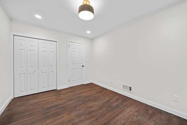 unfurnished bedroom with visible vents, baseboards, a closet, dark wood-style floors, and recessed lighting