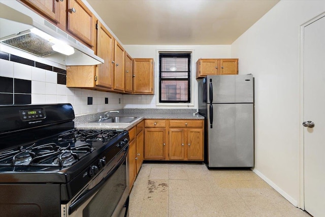 kitchen with stainless steel fridge, black range with gas stovetop, sink, and tasteful backsplash