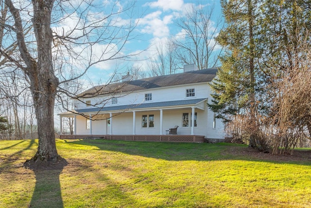 view of front facade featuring a front lawn