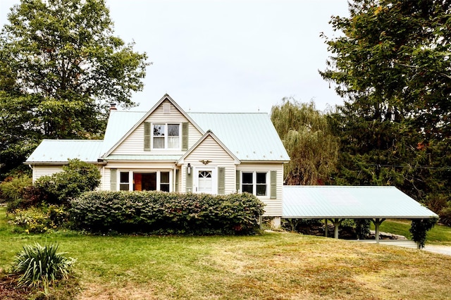 view of front facade with a front lawn