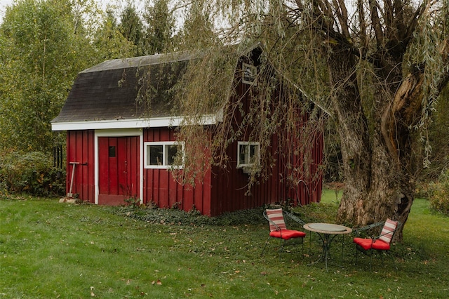 view of outdoor structure with a yard