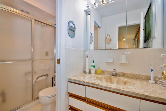 181 Starlight Rd, Monticello, NY 12701 - bathroom featuring vanity, backsplash, a stall shower, and toilet