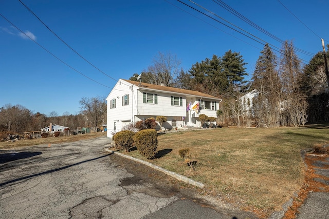 bi-level home featuring a front yard