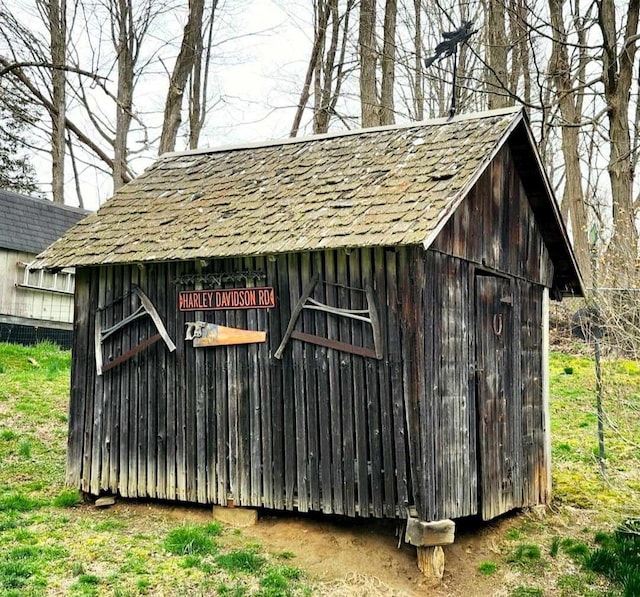 view of outdoor structure