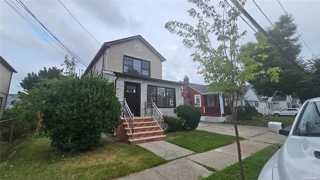 view of front facade with a front lawn