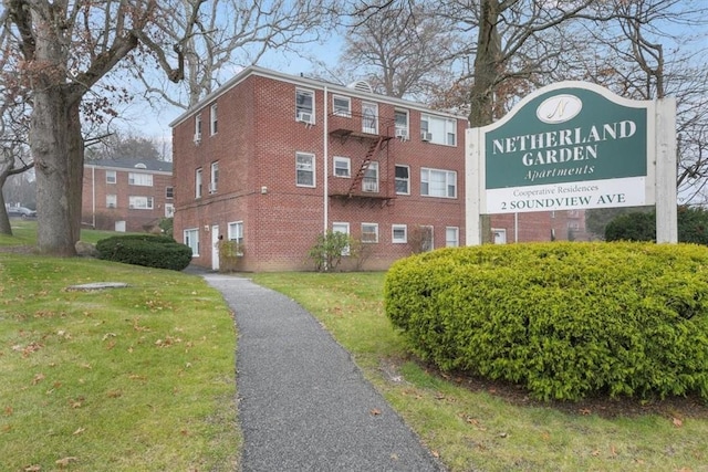 view of home's community featuring a lawn