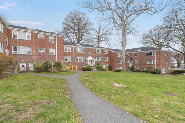 2 Soundview Ave Unit 2D, White Plains, NY 10606 - view of home's community with a lawn
