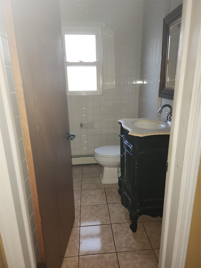 bathroom featuring tasteful backsplash