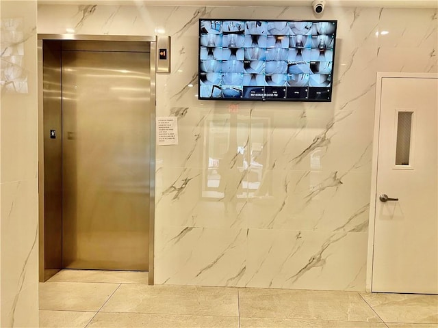 room details with elevator