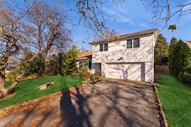 view of front of house featuring a garage and a front yard