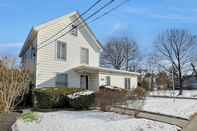 view of front of property