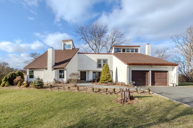 view of front of home featuring a garage and a front lawn