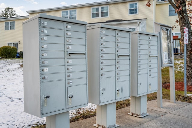 view of property's community featuring mail boxes