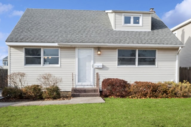 view of front of property featuring a front lawn