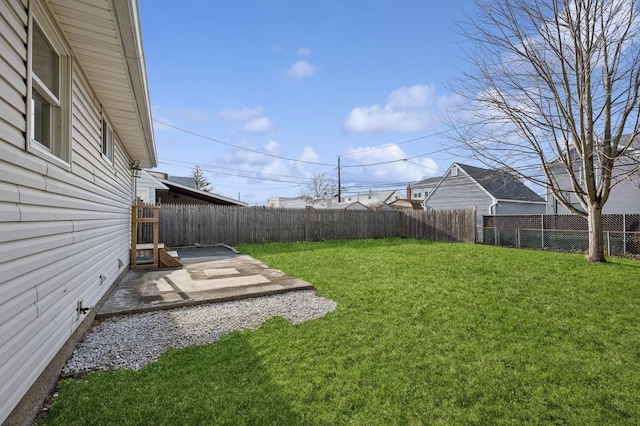 view of yard featuring a patio area