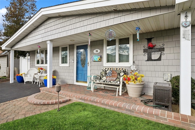 entrance to property featuring covered porch