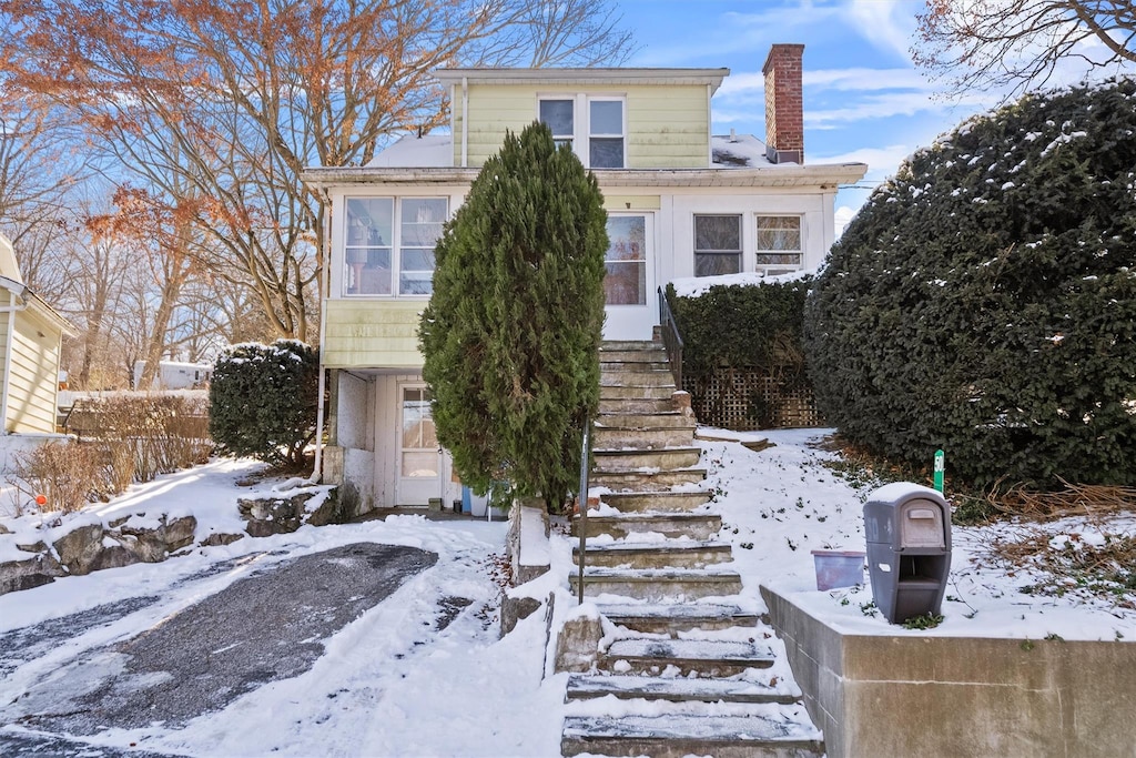 view of front of property