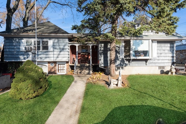 view of front of house with a front lawn