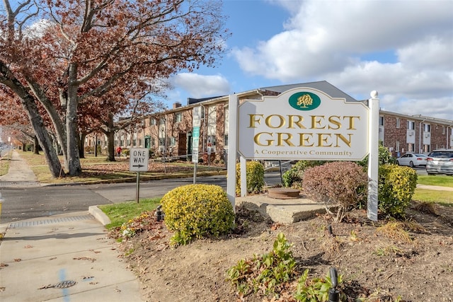 view of community / neighborhood sign