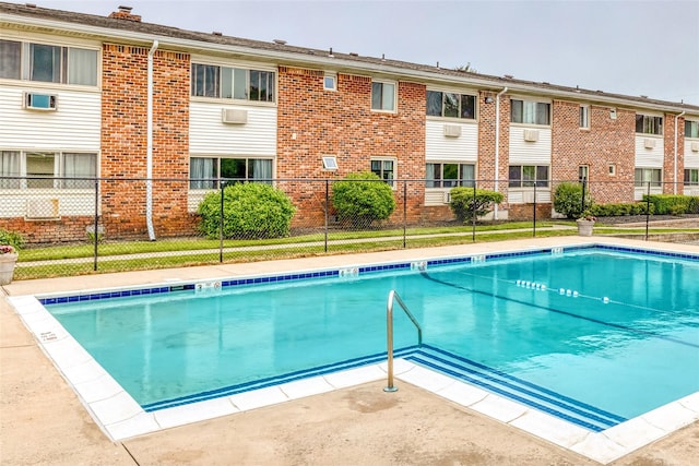 view of swimming pool