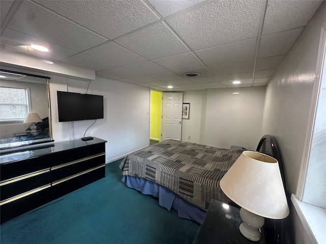 bedroom featuring visible vents, recessed lighting, baseboards, carpet floors, and a paneled ceiling