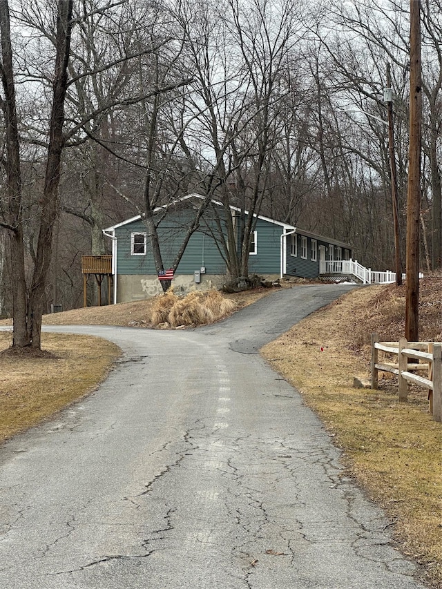 view of front of house with aphalt driveway