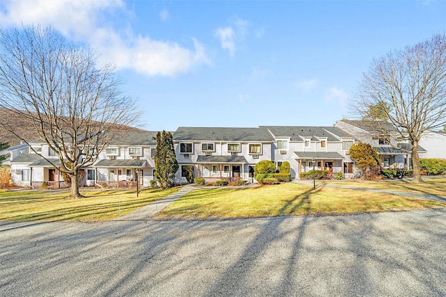 view of front of house featuring a front lawn