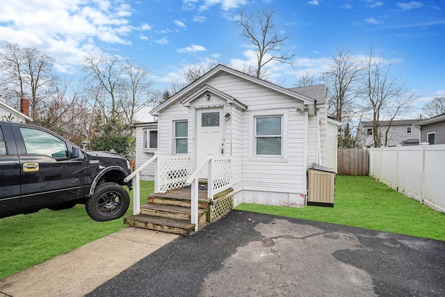 view of front of house with a front yard