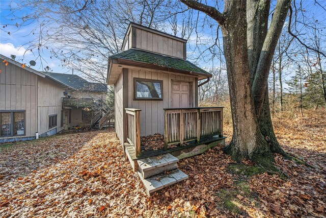 view of outbuilding