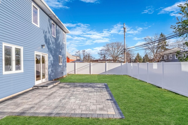 view of yard featuring a patio area