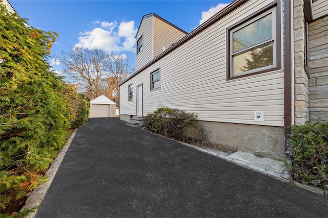 view of side of property featuring a garage and an outdoor structure