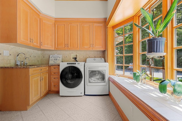 laundry room with cabinets, sink, and washing machine and clothes dryer