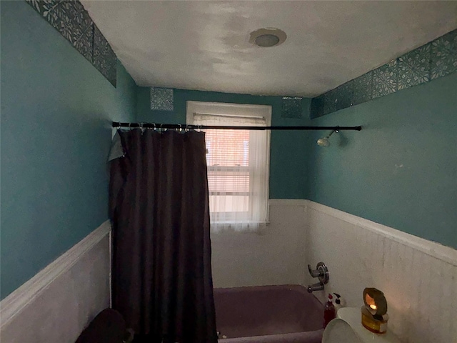 bathroom with shower / tub combo