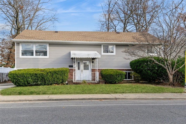 bi-level home featuring a front yard