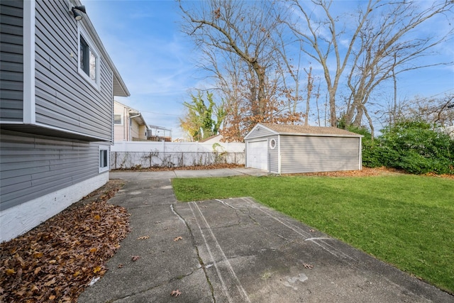 view of yard with a garage and an outdoor structure