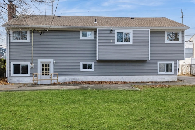 back of house featuring a lawn