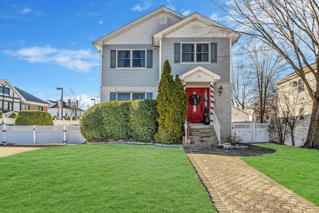 view of front of house featuring a front lawn