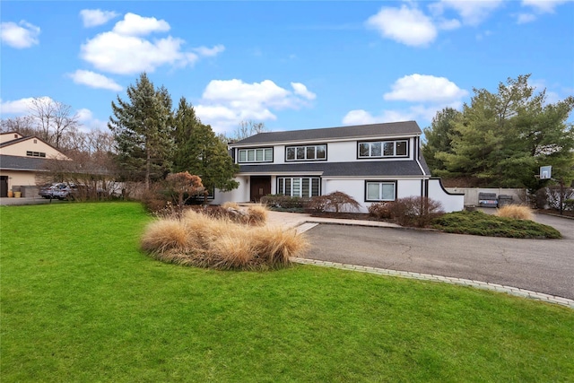 front of property with a front lawn