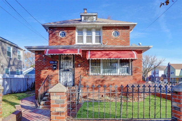 view of front of house featuring a front lawn