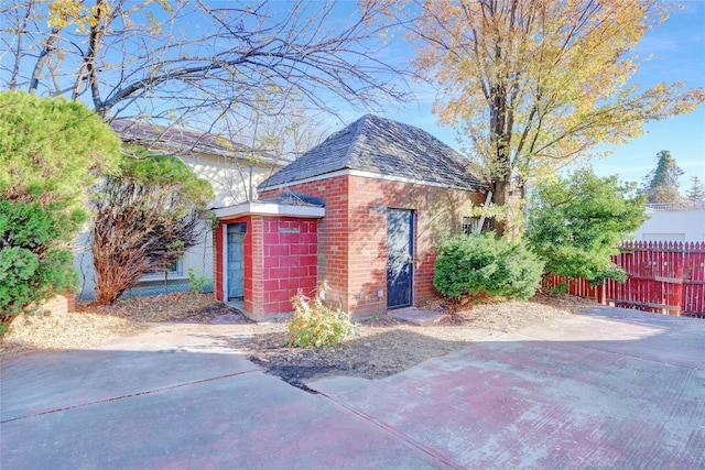 view of front of property