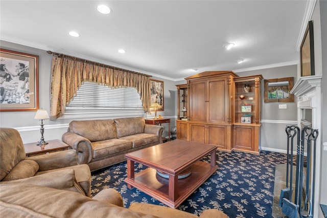 living room with carpet flooring and crown molding