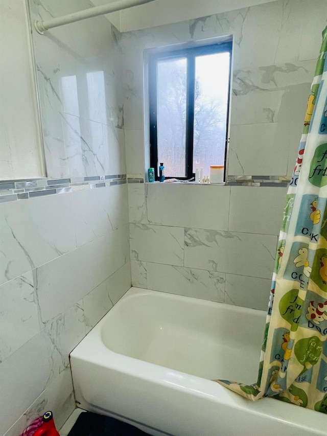 bathroom featuring shower / bath combo with shower curtain