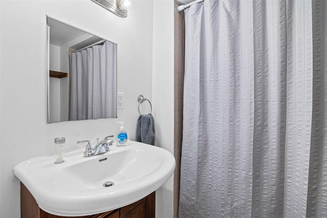 bathroom featuring sink