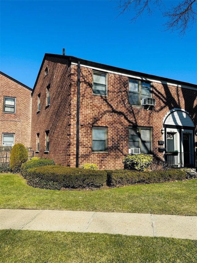 view of side of property featuring a yard