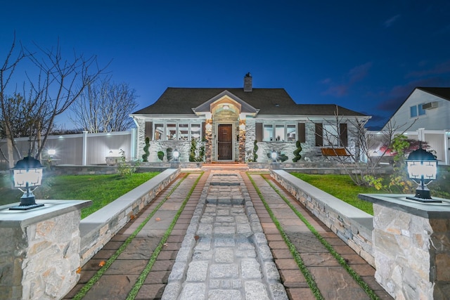 view of front of house featuring a front yard