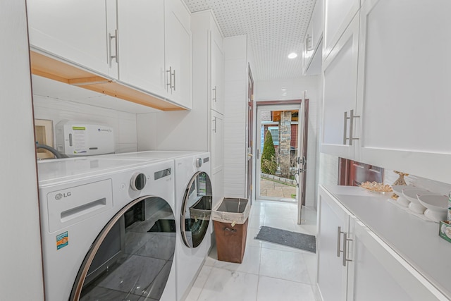 laundry room with cabinets and independent washer and dryer